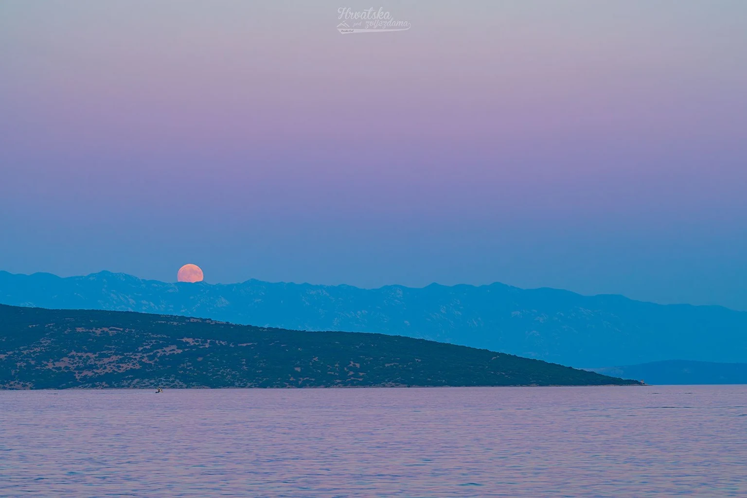 Εικόνα τεκμηρίωσης της NASA για το θέμα: ΑΠΟΔ: 2026 1 Αυγούστου – Buck Moon and Belt of Venus.