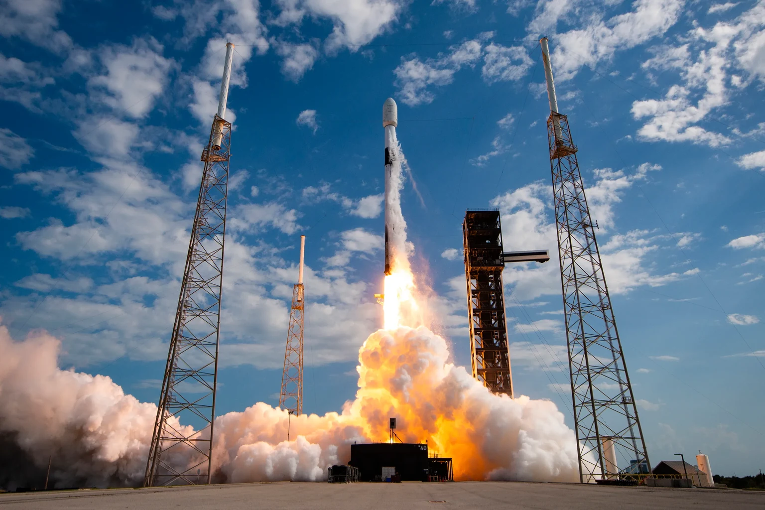 Εικόνα τεκμηρίωσης της NASA για το θέμα: Η αποστολή Robotμποτικής εξυπηρέτησης ξεκινά με την υποστήριξη της NASA.