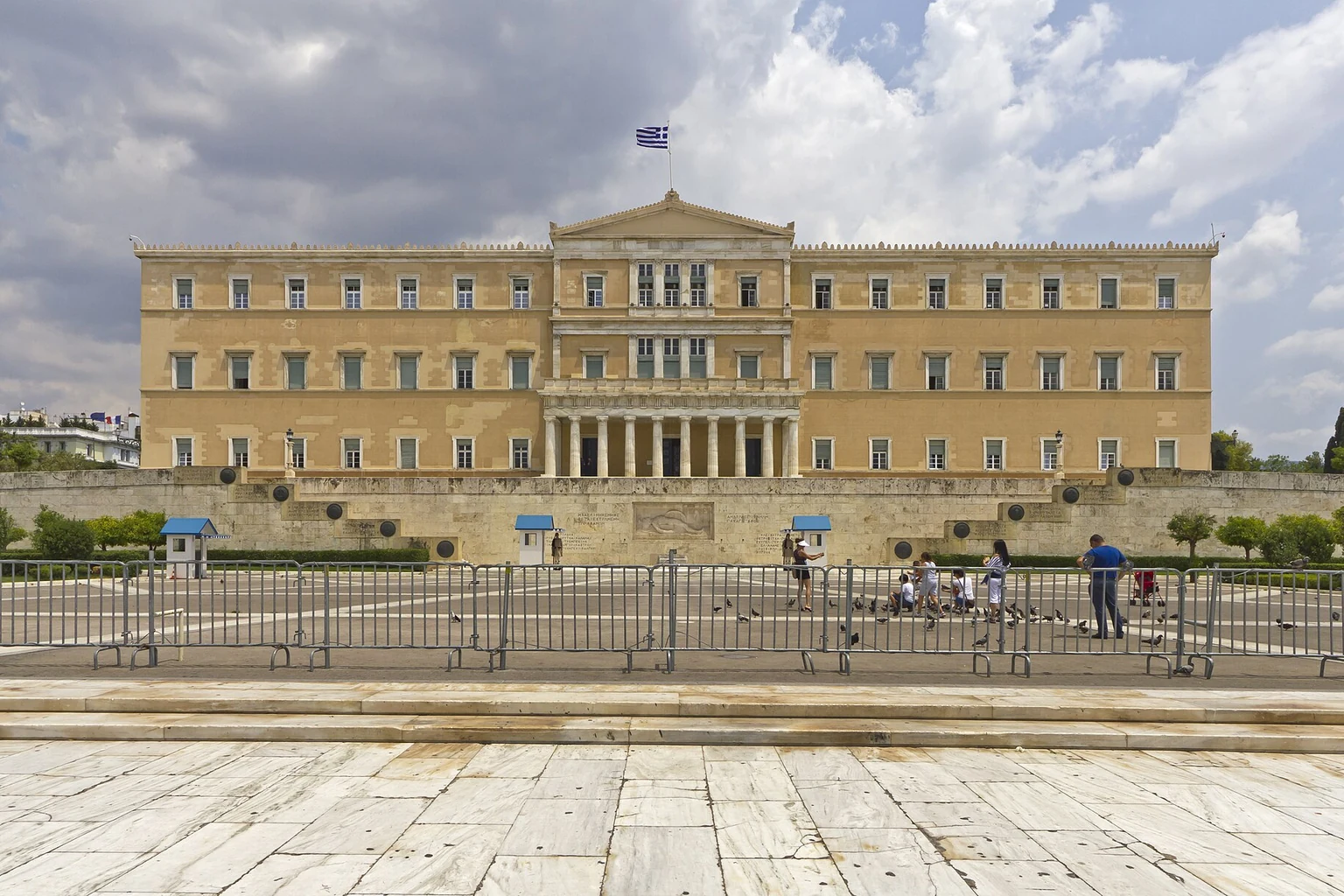 Φωτογραφία τεκμηρίωσης σχετική με το θέμα: Ενημέρωση των πολιτικών συντακτών και ανταποκριτών ξένου Τύπου από τον Υφυπουργό παρά τω Πρωθυπουργώ και Κυβερνητικό Εκπρόσωπο Παύλο Μαρινάκη.