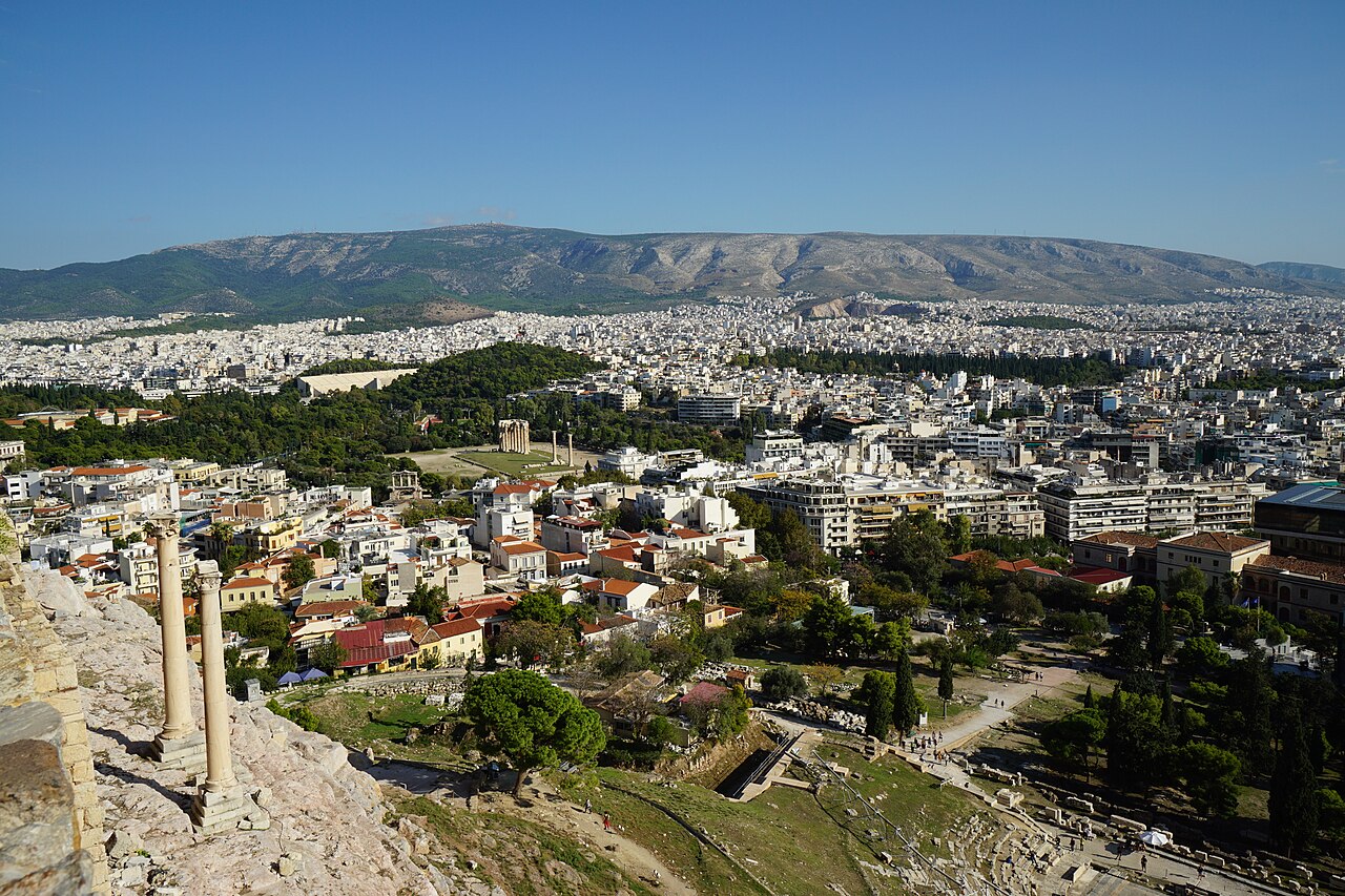Αρχειακή πανοραμική άποψη της Αθήνας από την Ακρόπολη, με κτήρια, αρχαιολογικούς χώρους και τον Υμηττό στο βάθος, 7 Οκτωβρίου 2018.