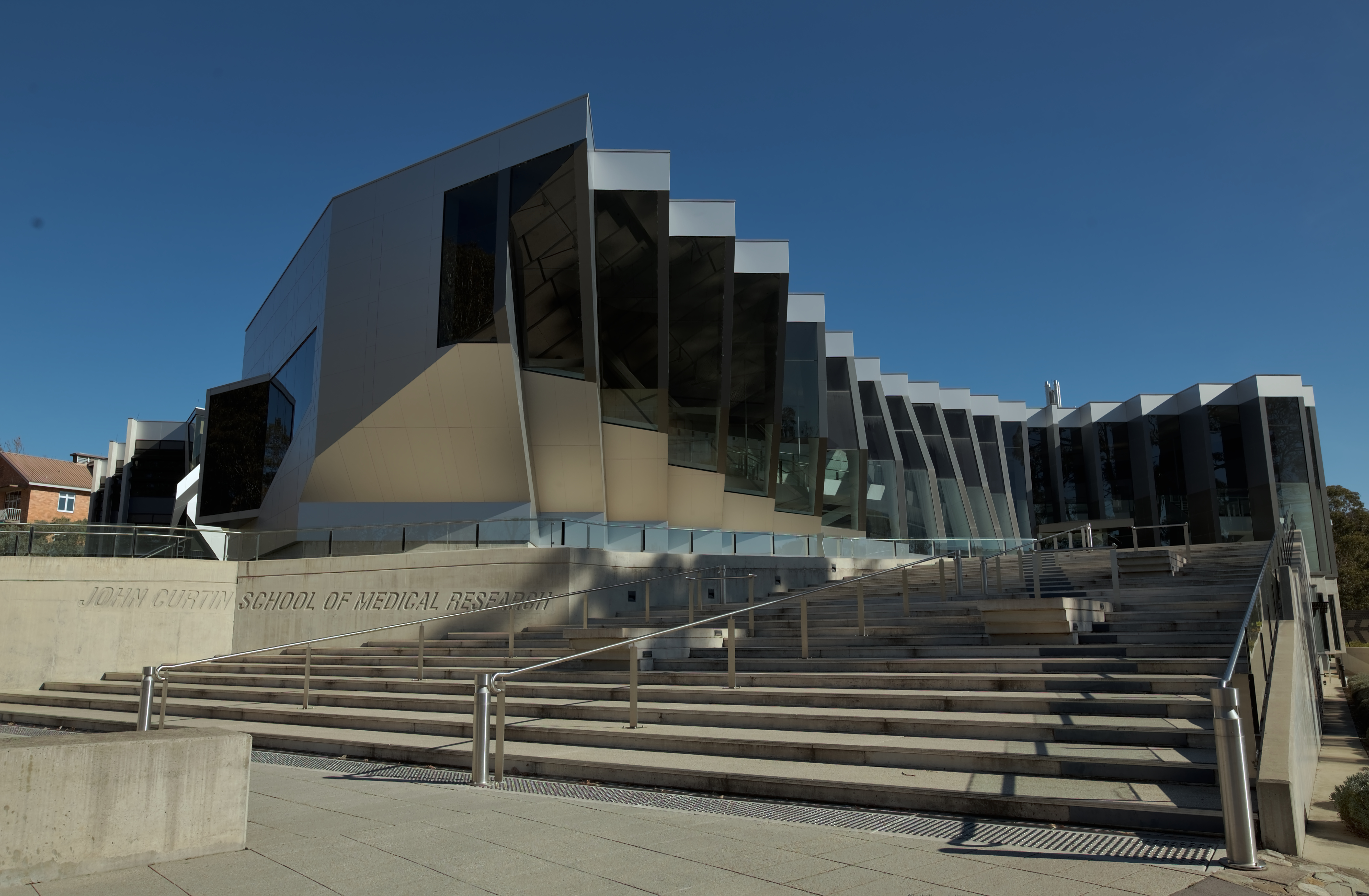 Εξωτερική όψη της John Curtin School of Medical Research στην Καμπέρα· αρχείο 2016.